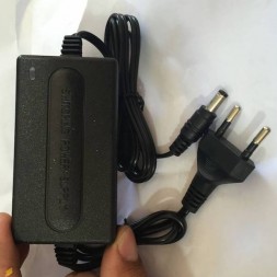 Блок питания 18В 1А (5.5×2.1 / 2.5 мм) Блок питания 18В 1А (5.5×2.1 / 2.5 мм)